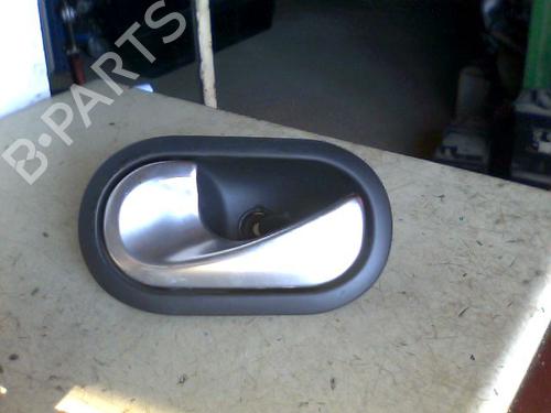 Venstre fortil invendig håndtag RENAULT SCÉNIC II (JM0/1_) 1.9 dCi (JM0G, JM12, JM1G, JM2C) (120 hp) 32861569