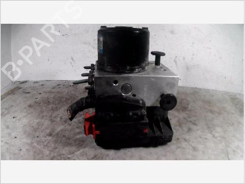 Used ABS pump HYUNDAI SANTA FÉ I (SM) 2.0 CRDi 4x4 (113 hp) 26101128