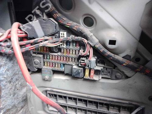Used Fuse box BMW 5 (E60) 525 d (177 hp) 28462313