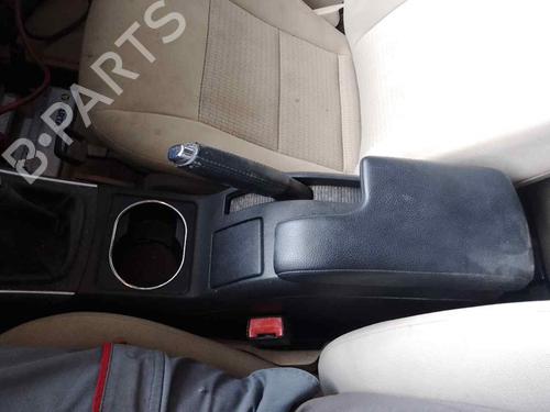 Used Armrest / Center console MERCEDES-BENZ B-CLASS Sports Tourer (W245) [2005-2011]  28467913