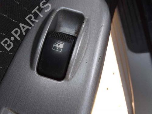 Interrupteur de vitre arrière gauche HYUNDAI GETZ (TB) 1.5 CRDi (88 hp) 28465170