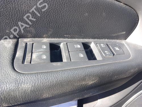 Used Left front window switch CHEVROLET EPICA (KL1_) [2004-2011]  32345223