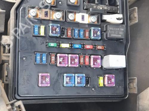 Used Fuse box Fuse box HONDA CR-V III (RE_) 2.2 i-CTDi 4WD (RE6) (140 hp) 33851774 33851774