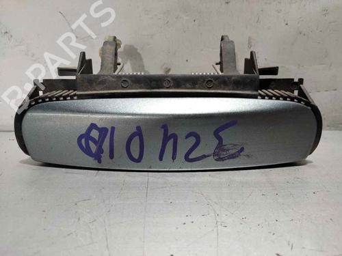 front-right-exterior-door-handle-audi-a4-b6-8e2-2000-2001-2002-2003-2004-2005-28452880 main image