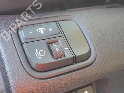 switch-kia-optima-jf-2015-33952107 main image
