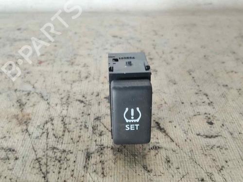 switch-nissan-micra-iv-k13k-k13kk-2010-30385592 main image