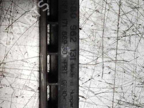 Used Electronic module Electronic module SEAT TOLEDO IV (KG3) 1.0 TSI (110 hp) 33693840 33693840