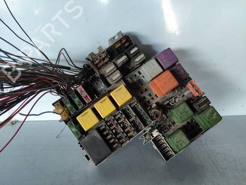 Used Fuse box Fuse box 39404526 39404526