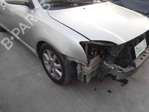 Used Right front steering knuckle TOYOTA AVENSIS (_T25_) 2.2 D-4D (ADT251_, ADT251R) (150 hp) 28457895