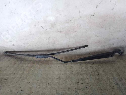 Used Front windshield wiper arm RENAULT CLIO IV (BH_) [2012-2021]  26470860