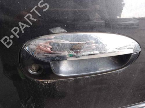 Used Front right exterior door handle KIA CARENS I MPV (FC, FJ) 2.0 CRDi (113 hp) 28465672