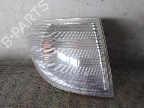 Used Right front indicator MERCEDES-BENZ VITO Van (W638) 110 CDI 2.2 (638.094) (102 hp) 26473680