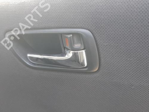 Højre bagtil invendig håndtag Højre bagtil invendig håndtag TOYOTA COROLLA Verso (ZER_, ZZE12_, R1_) 2.0 D-4D (CUR10_, CUR10R) (116 hp) 34398415 34398415