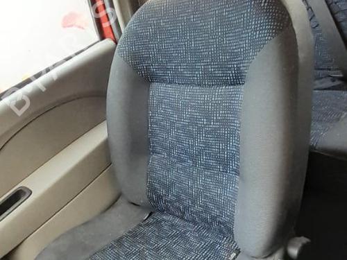 Asiento delantero derecho Asiento delantero derecho RENAULT TWINGO II (CN0_) 1.2 (CN0D) (58 hp) 35725591 35725591