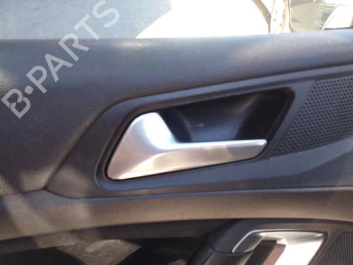 Venstre foran invendig håndtak PEUGEOT 308 SW II (LC_, LJ_, LR_, LX_, L4_) 1.2 THP 130 (131 hp) 28457373