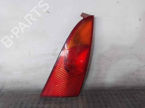 Used Right taillight FORD FOCUS I (DAW, DBW) 1.6 16V (100 hp) 26472030