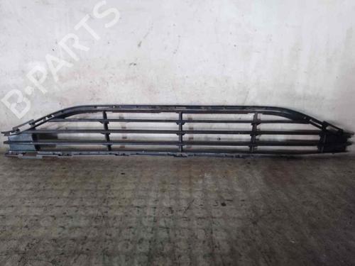 Used Grille VOLVO V40 Hatchback (525) D2 (114 hp) 26483498