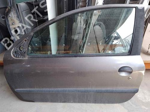 Used Left front door PEUGEOT 206 Hatchback (2A/C) 1.1 i (60 hp) 26479671