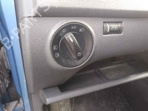 Used Headlight switch VW POLO IV (9N_, 9A_) 1.4 16V (80 hp) 28469248
