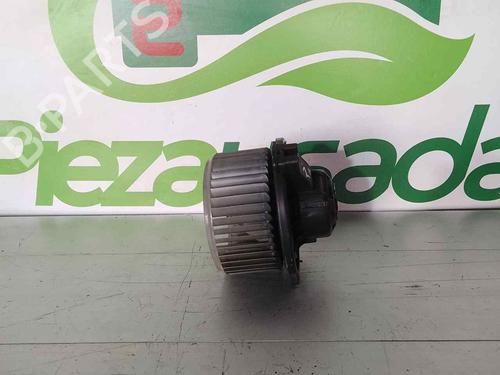 Moteur de chauffage TOYOTA AVENSIS Saloon (_T25_) 2.0 D-4D (CDT250_, CDT250R) (116 hp) 31020303