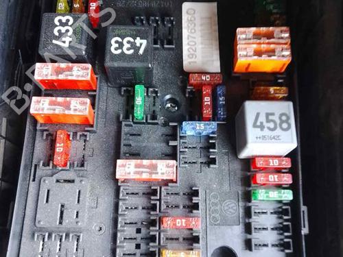 Used Fuse box VW GOLF PLUS V (5M1, 521) [2004-2013]  28460951