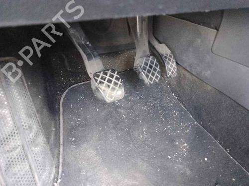 Used Clutch pedal VW POLO IV (9N_, 9A_) 1.4 16V (80 hp) 28469254