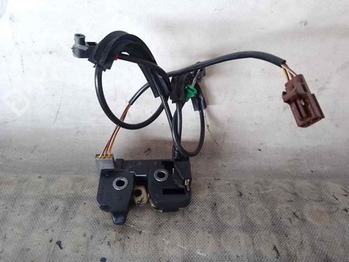 Used Tailgate lock FORD FIESTA V (JH_, JD_) 1.4 16V (80 hp) 26474709