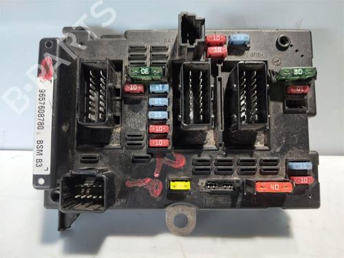 Used Fuse box Fuse box 38462653 38462653