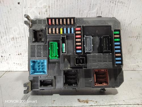 Used Fuse box Fuse box 36361218 36361218