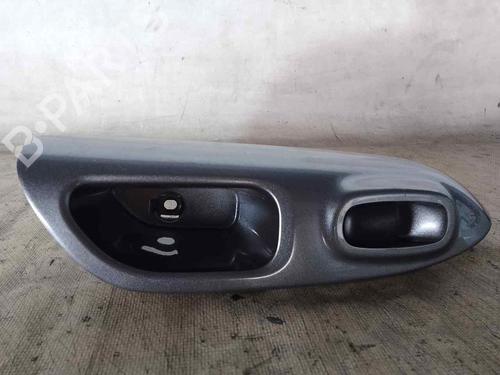 Used Right rear window switch NISSAN JUKE (F15) [2010-2019]  26468310