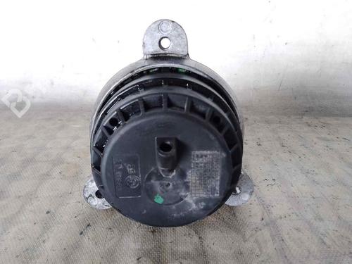 Used Engine mount BMW 5 (F10) 520 d (184 hp) 26475418