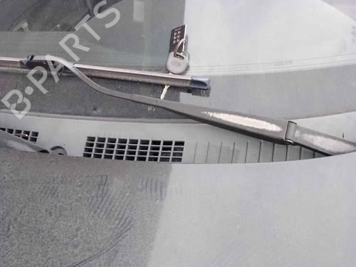 Used Front windshield wiper arm KIA CARENS I MPV (FC, FJ) 2.0 CRDi (113 hp) 28465799