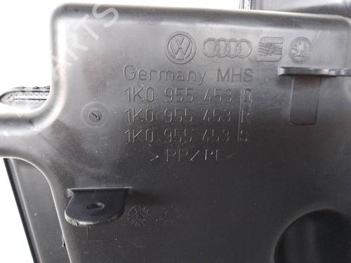 Windscreen washer tank SEAT LEON (1P1)  | BP26477769C113 