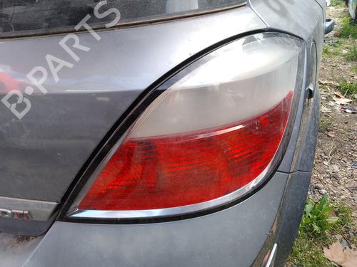 Feu arrière droit OPEL ASTRA H (A04) [2004-2014]  32123670