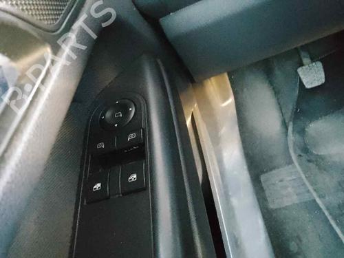 Used Left front window switch OPEL ZAFIRA / ZAFIRA FAMILY B (A05) [2005-2019]  28464437