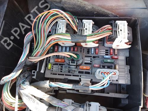 Used Fuse box Fuse box 37401758 37401758
