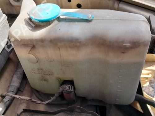 Used Windscreen washer tank Windscreen washer tank 39532262 39532262