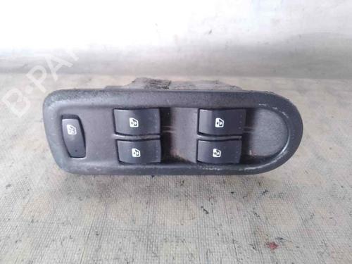 Used Left front window switch RENAULT MEGANE II (BM0/1_, CM0/1_) [2001-2012]  32211108