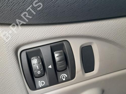 Used Headlight switch Headlight switch RENAULT TWINGO II (CN0_) 1.2 (CN0D) (58 hp) 35725616 35725616
