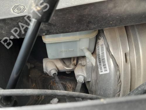 Maître-cylindre BMW 5 Touring (F11) 520 d (184 hp) 32978927