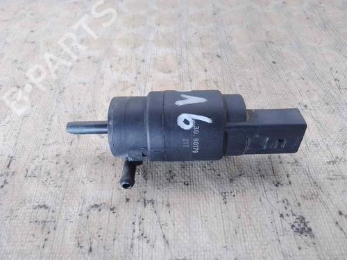 Used Washer pump MERCEDES-BENZ E-CLASS (W210) E 300 Turbo-D (210.025) (177 hp) 26467183