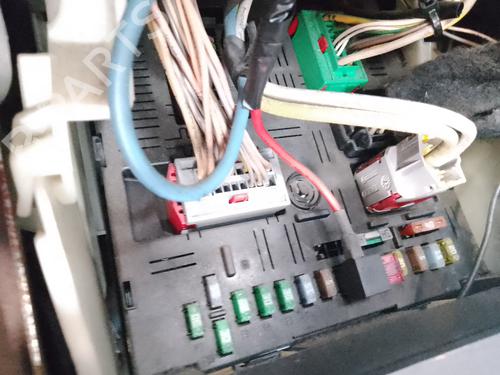 Used Fuse box Fuse box 36557453 36557453