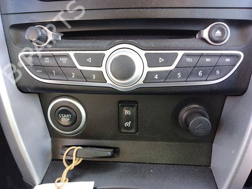Used Radio RENAULT KOLEOS I (HY_) 2.0 dCi (HY0K) (150 hp) 30621547