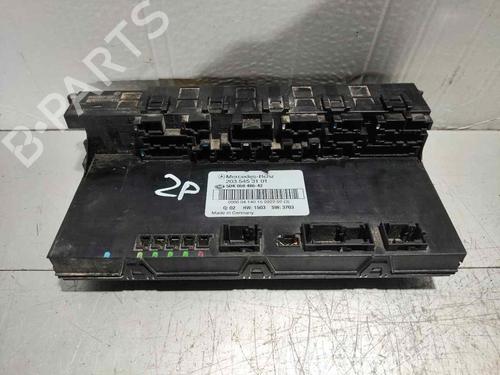 Used Fuse box Fuse box MERCEDES-BENZ C-CLASS T-Model (S203) C 180 Kompressor (203.246) (143 hp) 28457237 28457237