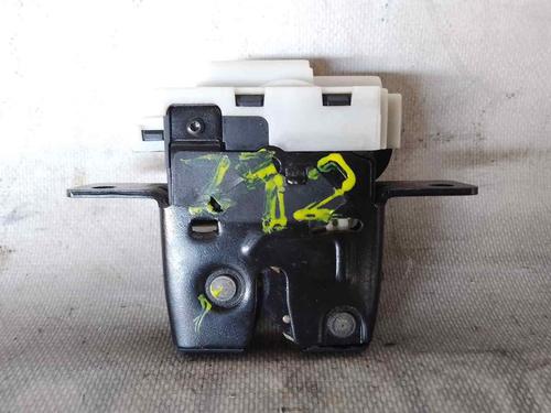 Used Tailgate lock RENAULT CLIO III (BR0/1, CR0/1) 1.5 dCi (BR17, CR17) (86 hp) 26470531