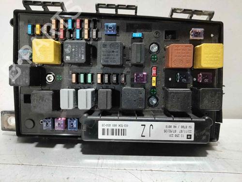 Used Fuse box Fuse box OPEL ZAFIRA / ZAFIRA FAMILY B (A05) 1.8 (M75) (140 hp) 32070877 32070877