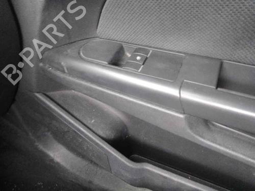 Mando elevalunas delantera derecho OPEL ASTRA H (A04) [2004-2014]  28469700