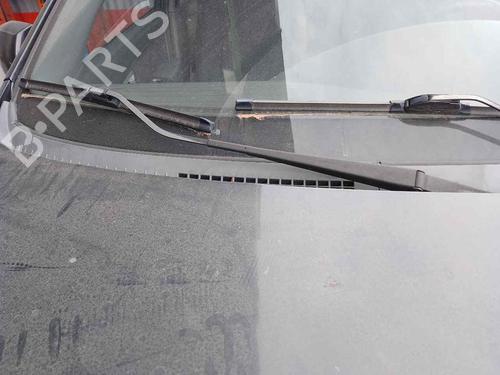 Used Front windshield wiper arm KIA CARENS I MPV (FC, FJ) 2.0 CRDi (113 hp) 28465800