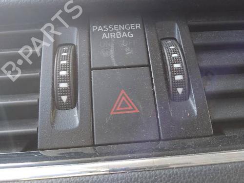 Used Warning switch Warning switch SKODA OCTAVIA III (5E3, NL3, NR3) [2012-2021] 40153256 40153256