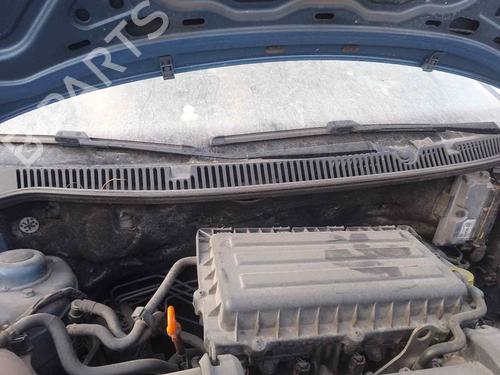 Used Front windshield wiper arm VW POLO IV (9N_, 9A_) 1.4 16V (80 hp) 28470021